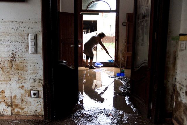 Poplava u Španiji, 10 mrtvih, potraga za deèakom