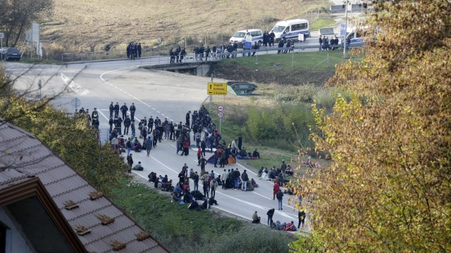 BiH: Policija sprečila stotine migranata da uđu u Hrvatsku