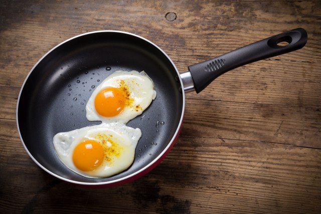 Kuvar otkriva svoj trik: Od sada æete jaja na oko spremati samo ovako