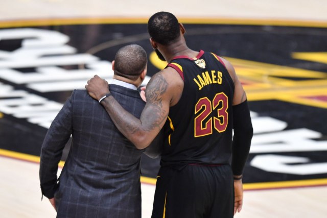 Lebron otišao, Klivlend se "raspada" – Tajron Lu dobio otkaz