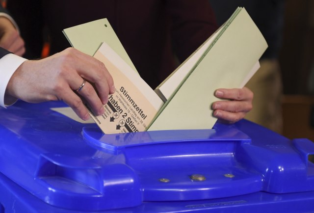 Slavlje kod CDU, Zelenih i AfD, SPD priznaje poraz