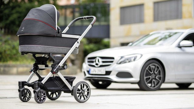 Premijum vožnja od malih nogu - u šetnju u Mercedesovim bebi kolicima