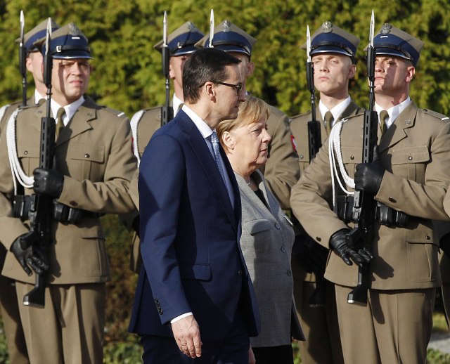 Merkelova u Varšavi, traže odštetu za Drugi svetski rat