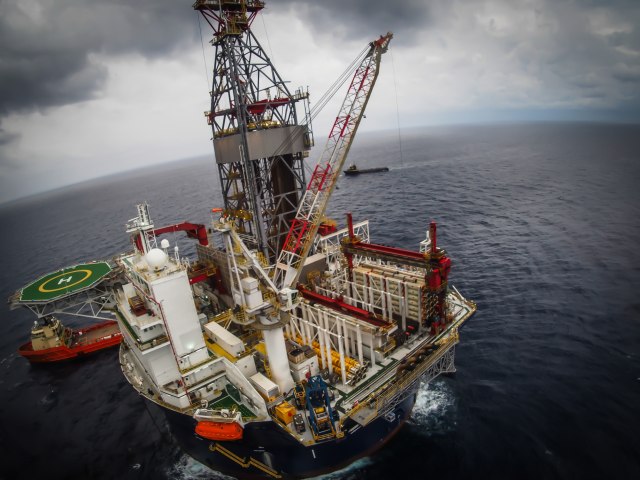 Naftna polja gase proizvodnju: Brod udario u tanker