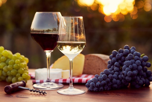Kako se pravilno služi i pije vino? VIDEO