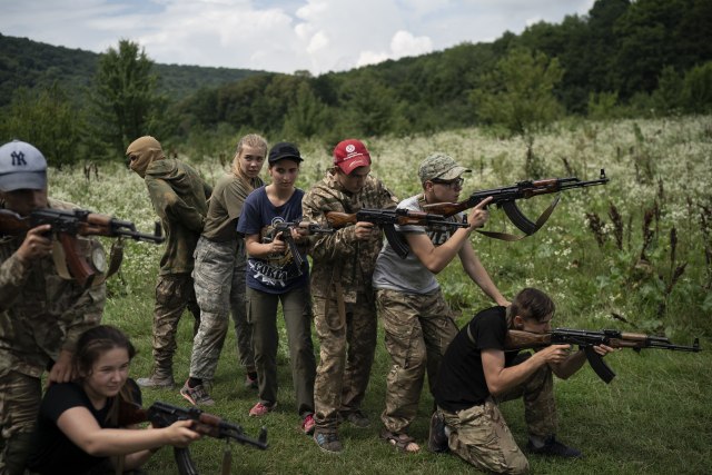 AP: Osmogodišnjake uèe da "ubijaju Ruse" VIDEO