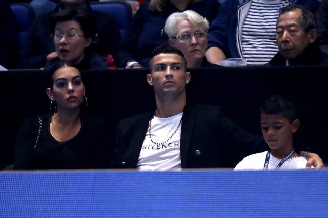 Ronaldo sa porodicom gledao Novaka u Londonu VIDEO