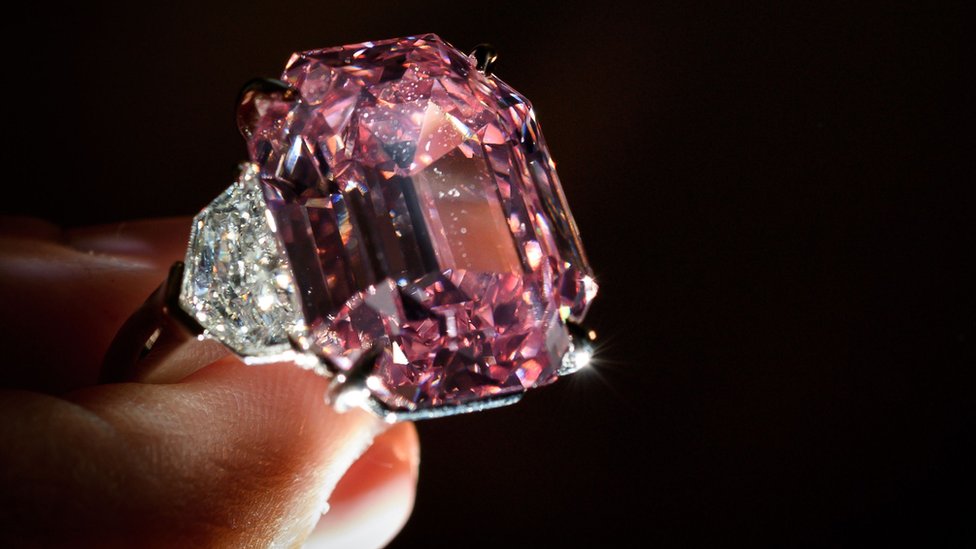 Dijamant "Ružièasto nasleðe" prodat za rekordnih 50 miliona dolara