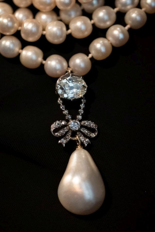 Ovaj komad kraljičinog nakita plaćen je 32 miliona dolara
