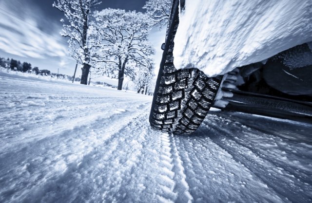 U veæem delu zemlje otezana vožnja zbog snega
