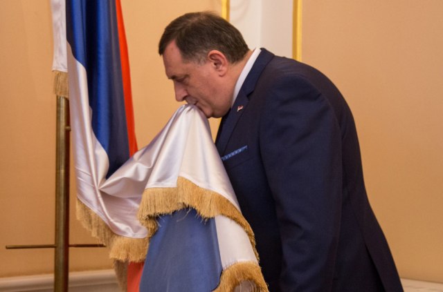 Dodik uneo zastavu Republike Srpske u Predsedništvo BiH