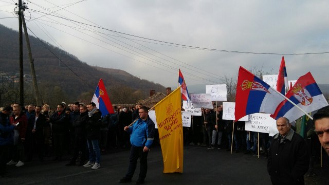 Srbi protestovali, čula se crkvena zvona, tu i Kfor FOTO