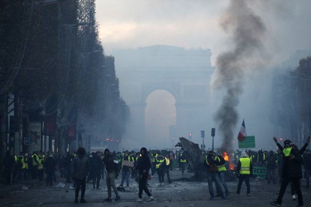 "Slepi, gluvi i nemi ste na ono što se dešava u Parizu"