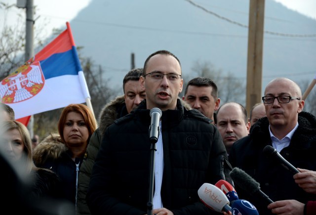 Pristina keeps arrested Serbs in 
