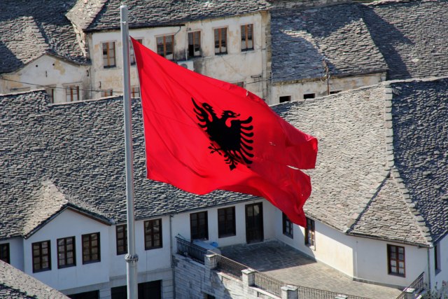 "Albanske zastave u CG tek æe se vijoriti"