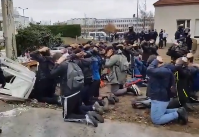 Studenti na kolenima, snimci šokirali Francusku VIDEO