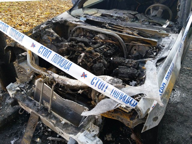 NS: Zapaljen automobil ranije hapšenog advokata FOTO