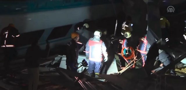 Teška nesreæa u Turskoj: Vagoni smrskani, ima mrtvih VIDEO