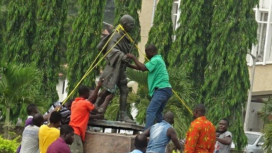 Gana: Uklonjena statua "rasiste Gandija"