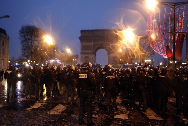 Bilans protesta u Parizu: 115 uhapšenih, sedmoro povređeno