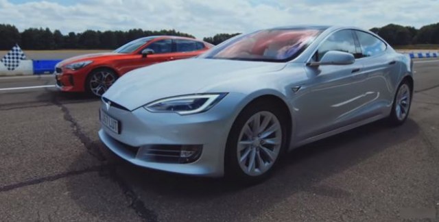 Benzin ili struja – najjaèi Stinger vs Tesla Model S VIDEO