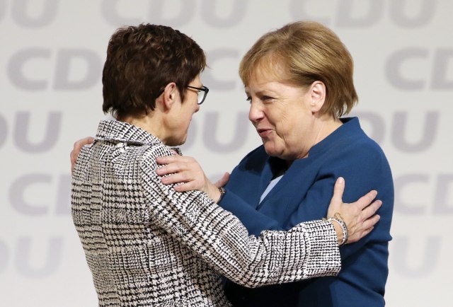 Nova liderka CDU našla poziciju poraženom rivalu