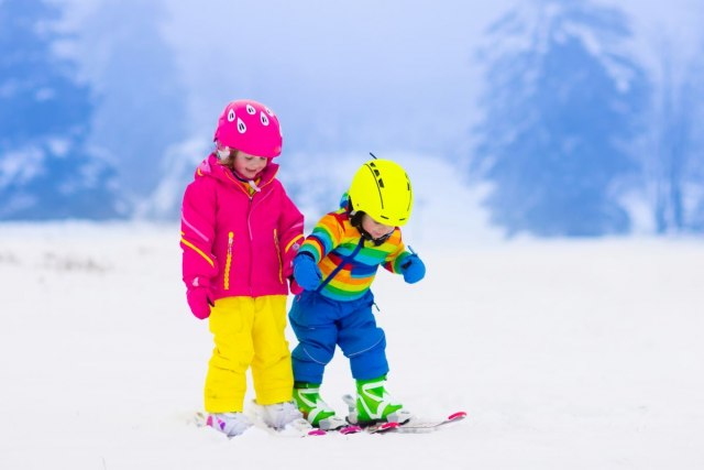 Kada je pravo vreme da vaše dete poène da skija?