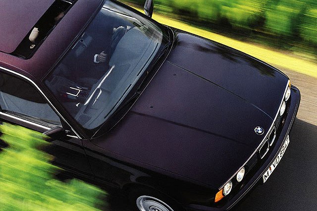 U skladištu pronađeno 11 novih BMW-a Serije 5 iz 1994. VIDEO