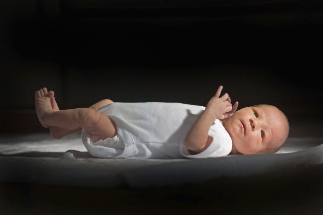 “Prva beba u 2019. u BG dobila 300.000, u LE 20.000 RSD"