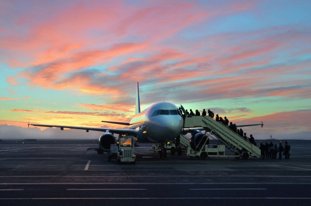 Zašto se u avion uvek ukrcavamo sa leve strane?