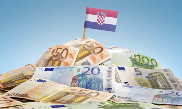 Hrvati primaju u proseku 846 €