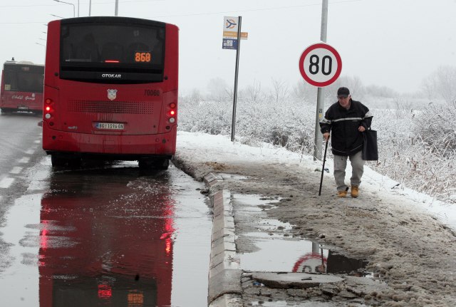 "Putevi Srbije": Pet centimetara snega, 1.800 putara