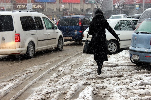 Heavy snowfall causes problems across Serbia