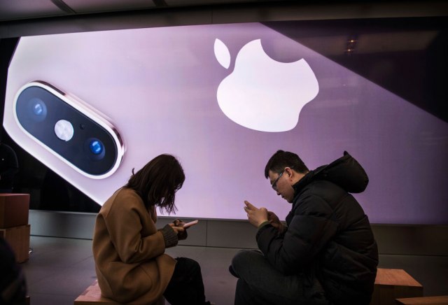Apple ne dozvoljava kupcima da poprave iPhone, tera ih na ovo