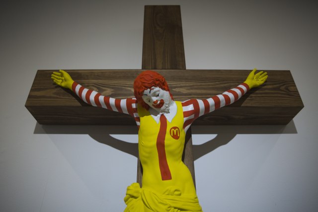 Skulptura Ronalda Mekdonalda kao Isusa izazvala gnev hrišæana