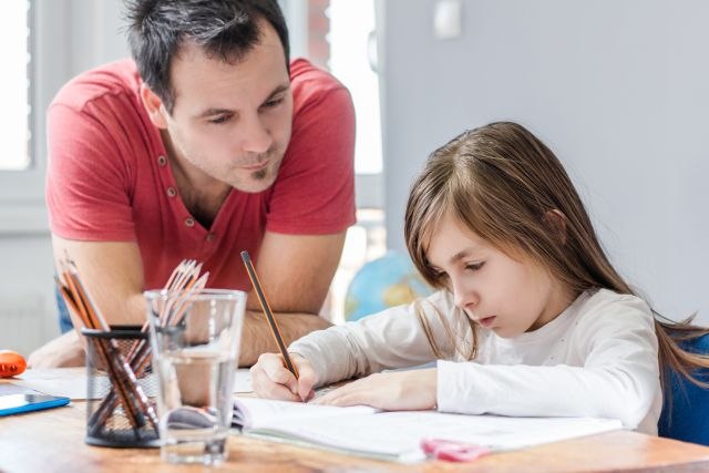 Radite domaći s detetom? Ukidate mu šansu da doživi uspeh VIDEO