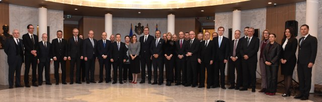 Vučić se sastao sa ambasadorima zemalja EU i Fabricijem