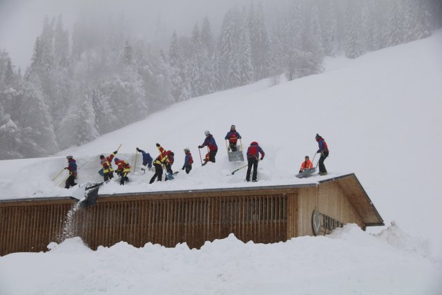 Srbin stradao u Austriji: Èistio krov kad ga je sneg odneo