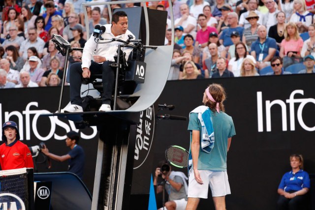 Cicipas u neverici: Besramna publika "pomogla" Federeru VIDEO