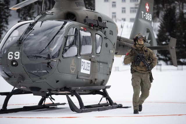 Licemeri: Pričaju o klimi, zakupili 1.500 letova, helikopterima u Alpe