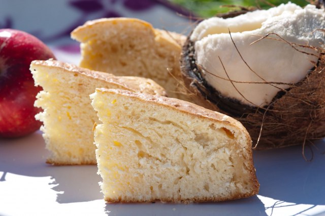 Najjeftiniji brzi desert: Kokosov kolač gotov za pola sata
