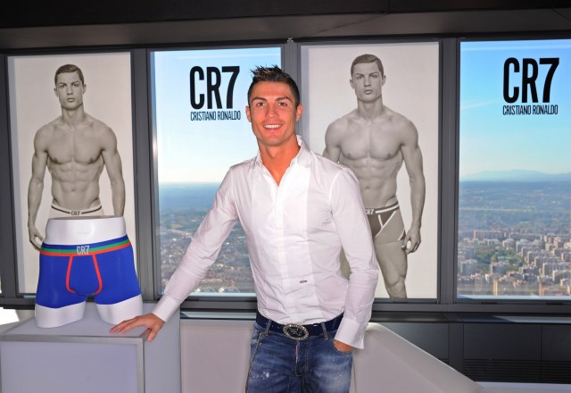 Ronaldo ovakvim selfijem razbesneo svetsku fudbalsku javnost FOTO
