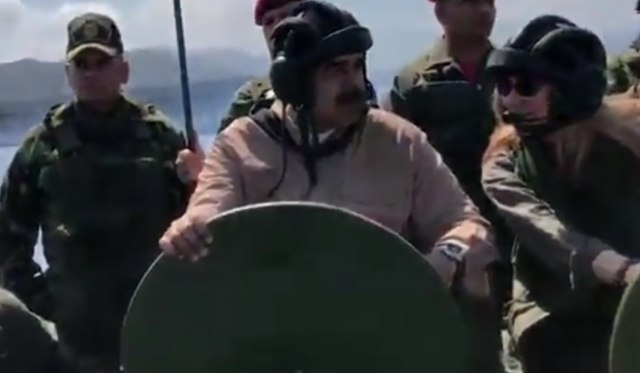 Maduro je seo u amfibiju i poslao jasnu poruku VIDEO