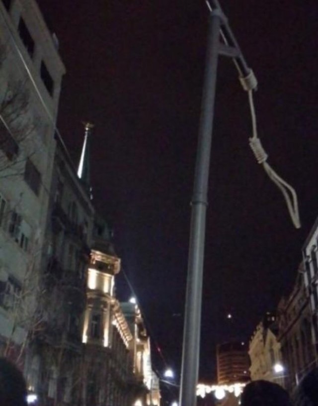 "Improvised gallows" make appearance at opposition protest
