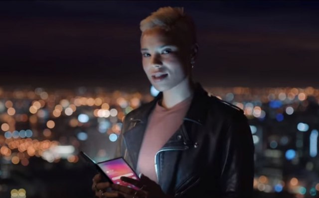 Galaxy F: Samsung konačno pokazao telefon sa savitljivim ekranom VIDEO