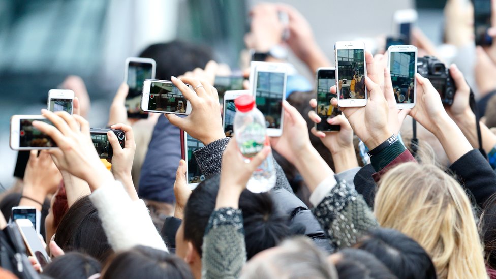 &Živimo u društvu u kojem je ljudi redovno fotografišu telefonom; to je normativno ponašanje&/Getty Images