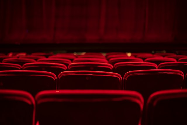 B92 anketa: Da li je "Balkanskim nagradama" mesto na sceni pozorišta?
