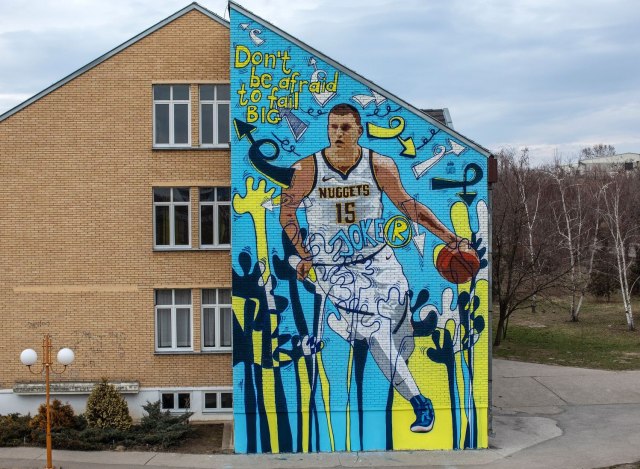 U Denveru oduševljeni Jokićevim muralom u Somboru