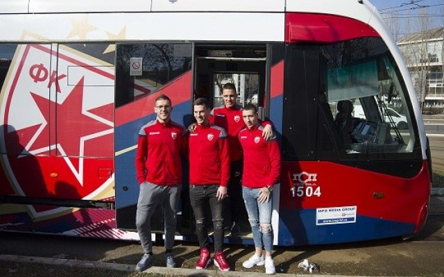 Šampion Srbije se družio sa navijaèima u crveno-belom tramvaju FOTO