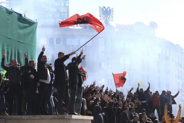 Haos u Tirani: Obraèun na protestu, reagovao Meta VIDEO